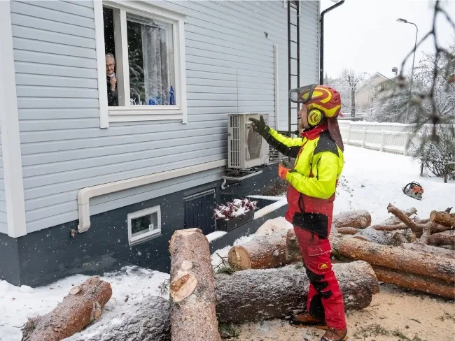 Puunkaato, kantojyrsintä, tontin raivaus, oksien leikkaus ja muut puupalvelut Tuusula